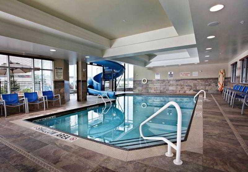 Towneplace Suites By Marriott Sudbury Bagian luar foto