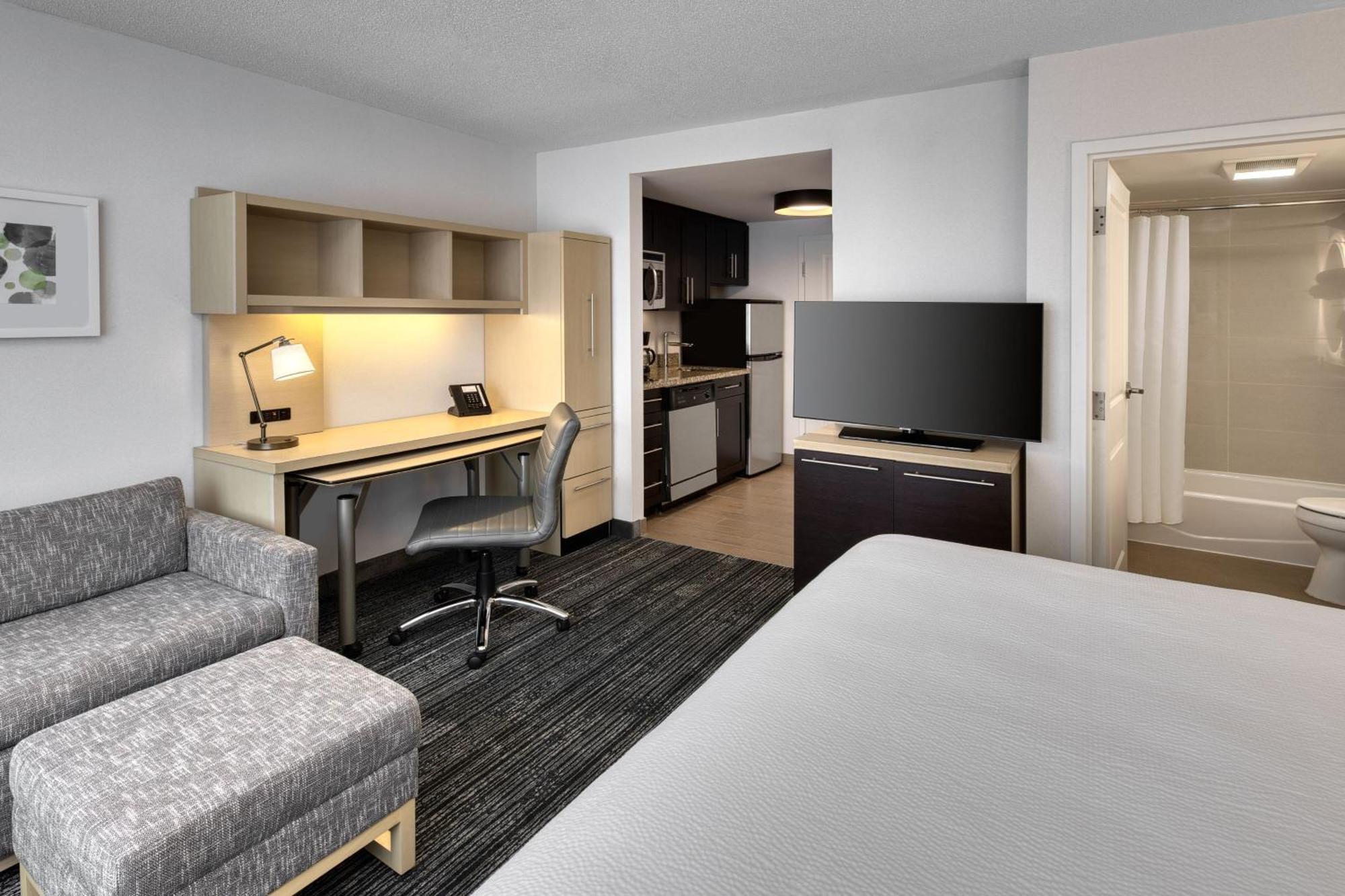 Towneplace Suites By Marriott Sudbury Bagian luar foto