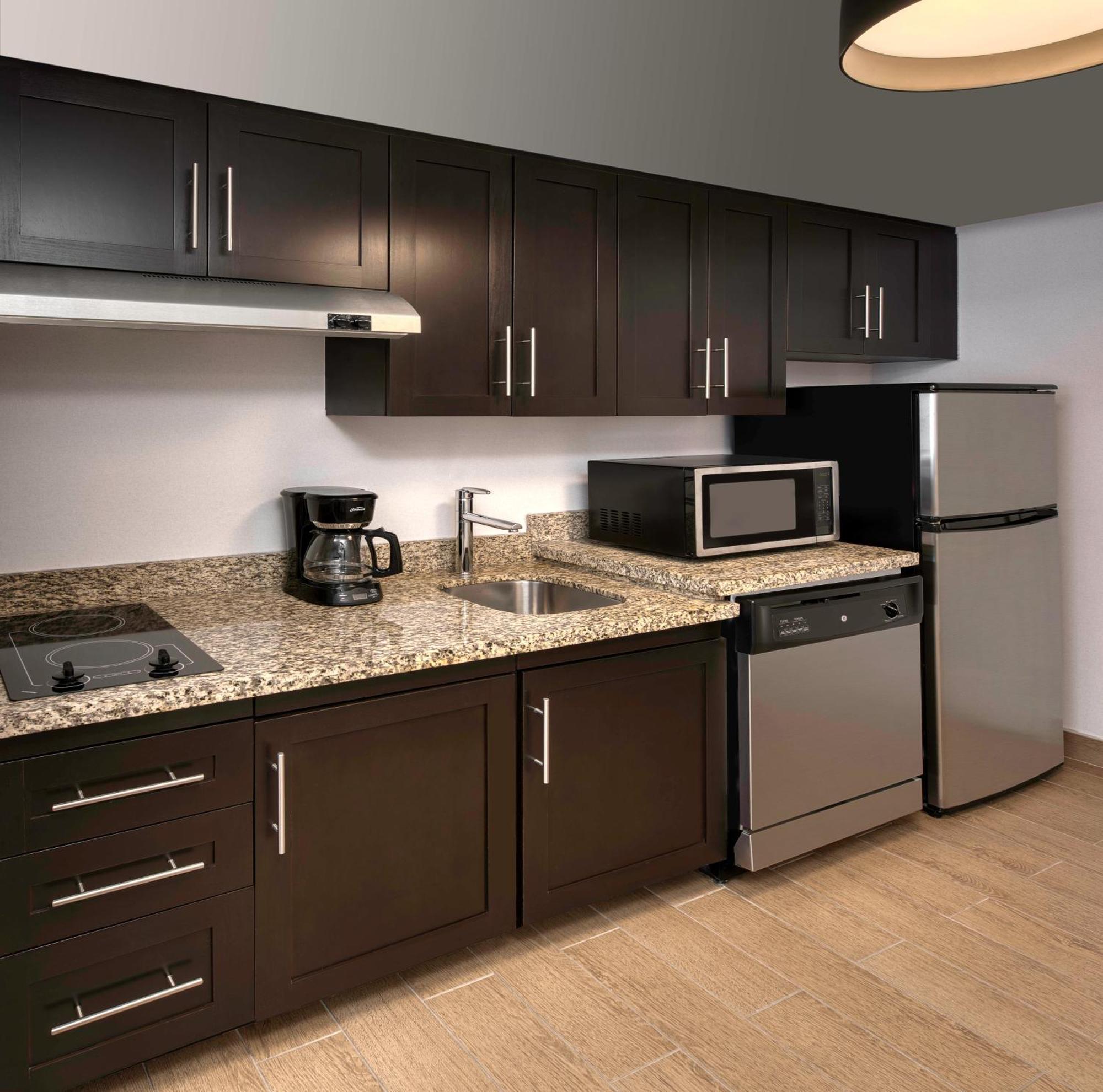 Towneplace Suites By Marriott Sudbury Bagian luar foto