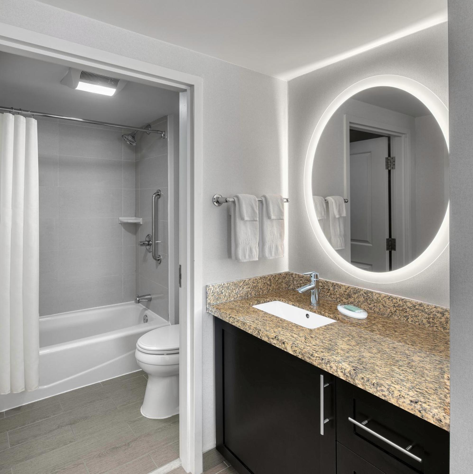 Towneplace Suites By Marriott Sudbury Bagian luar foto