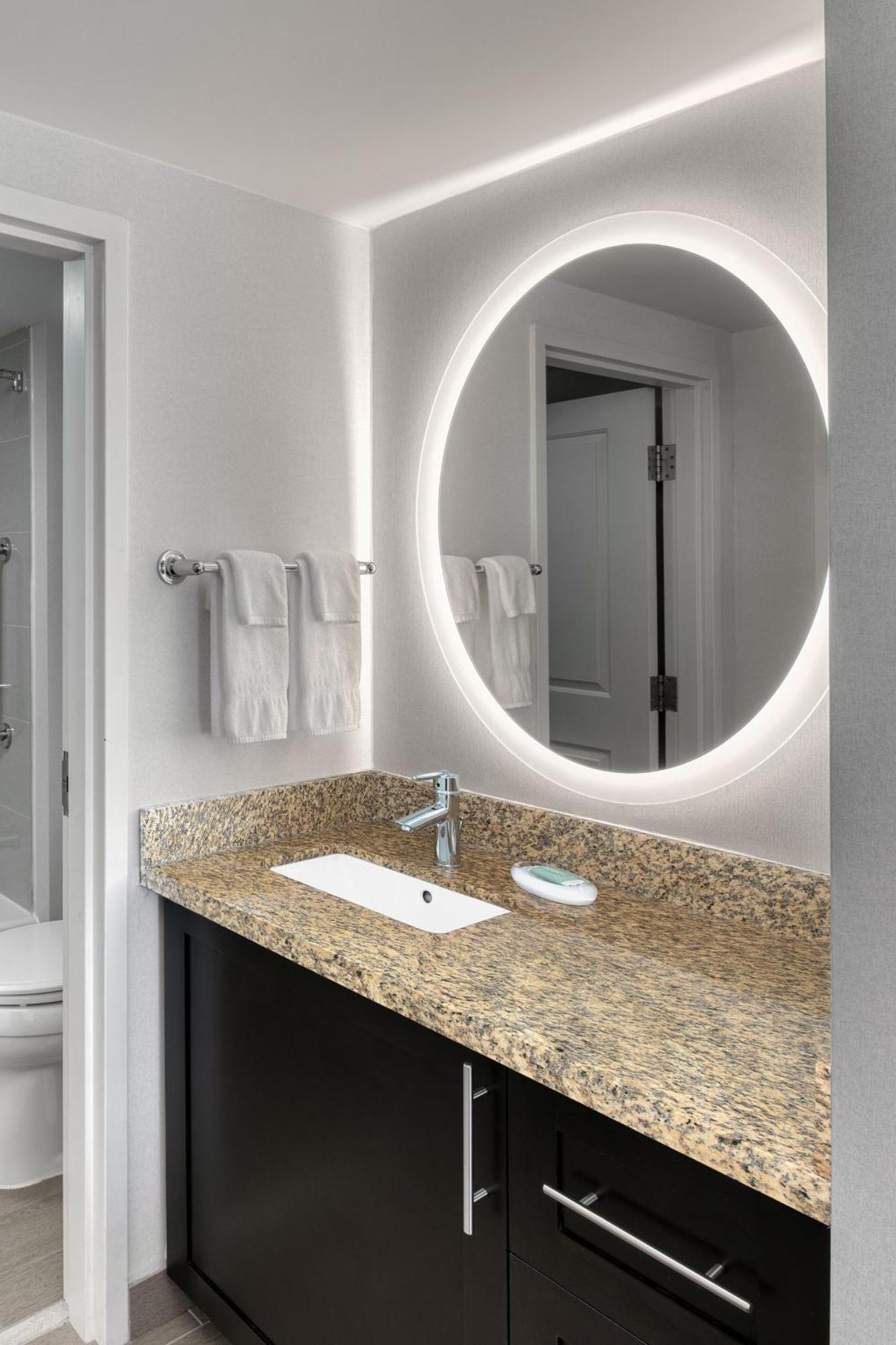 Towneplace Suites By Marriott Sudbury Bagian luar foto