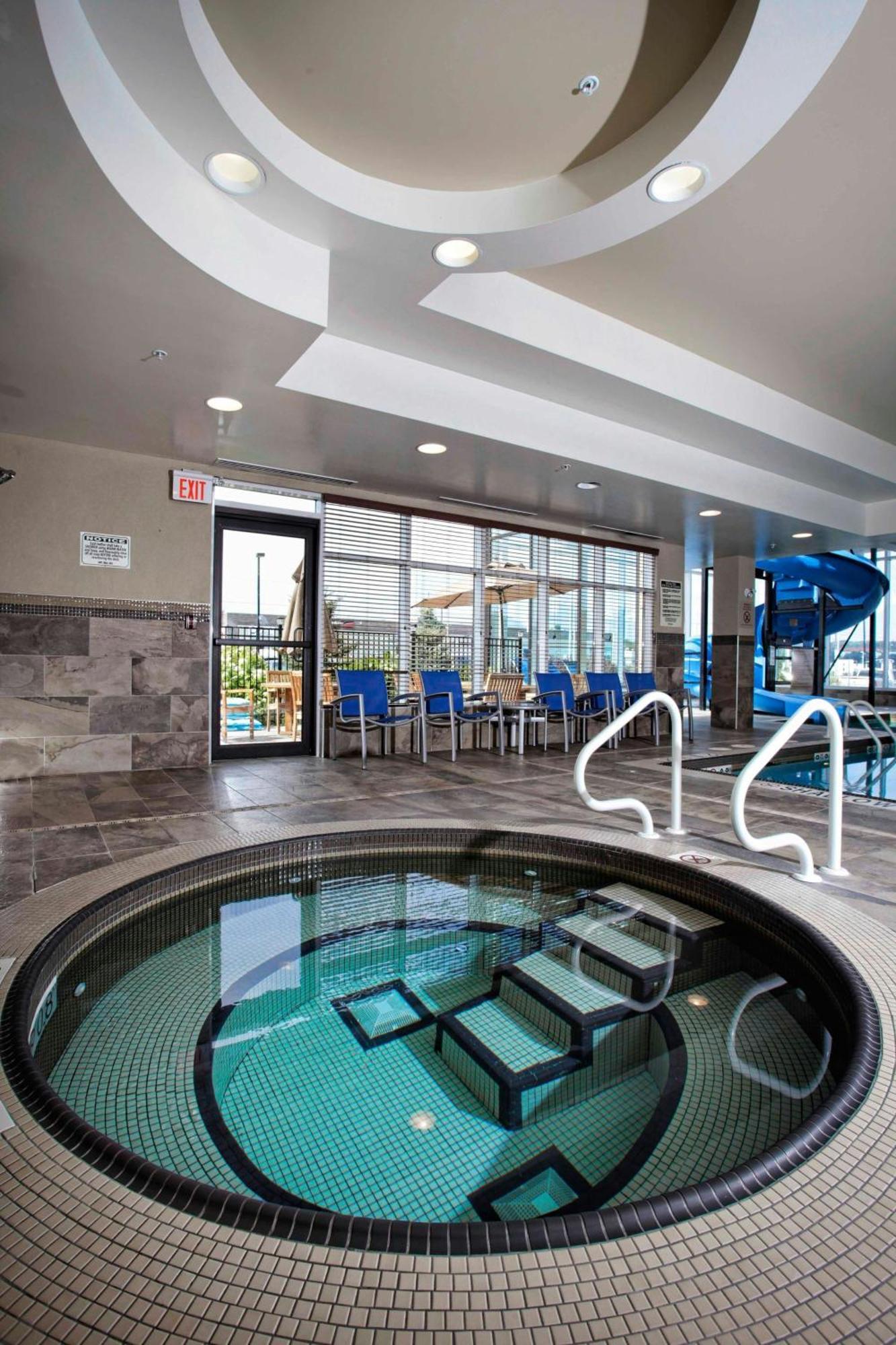 Towneplace Suites By Marriott Sudbury Bagian luar foto