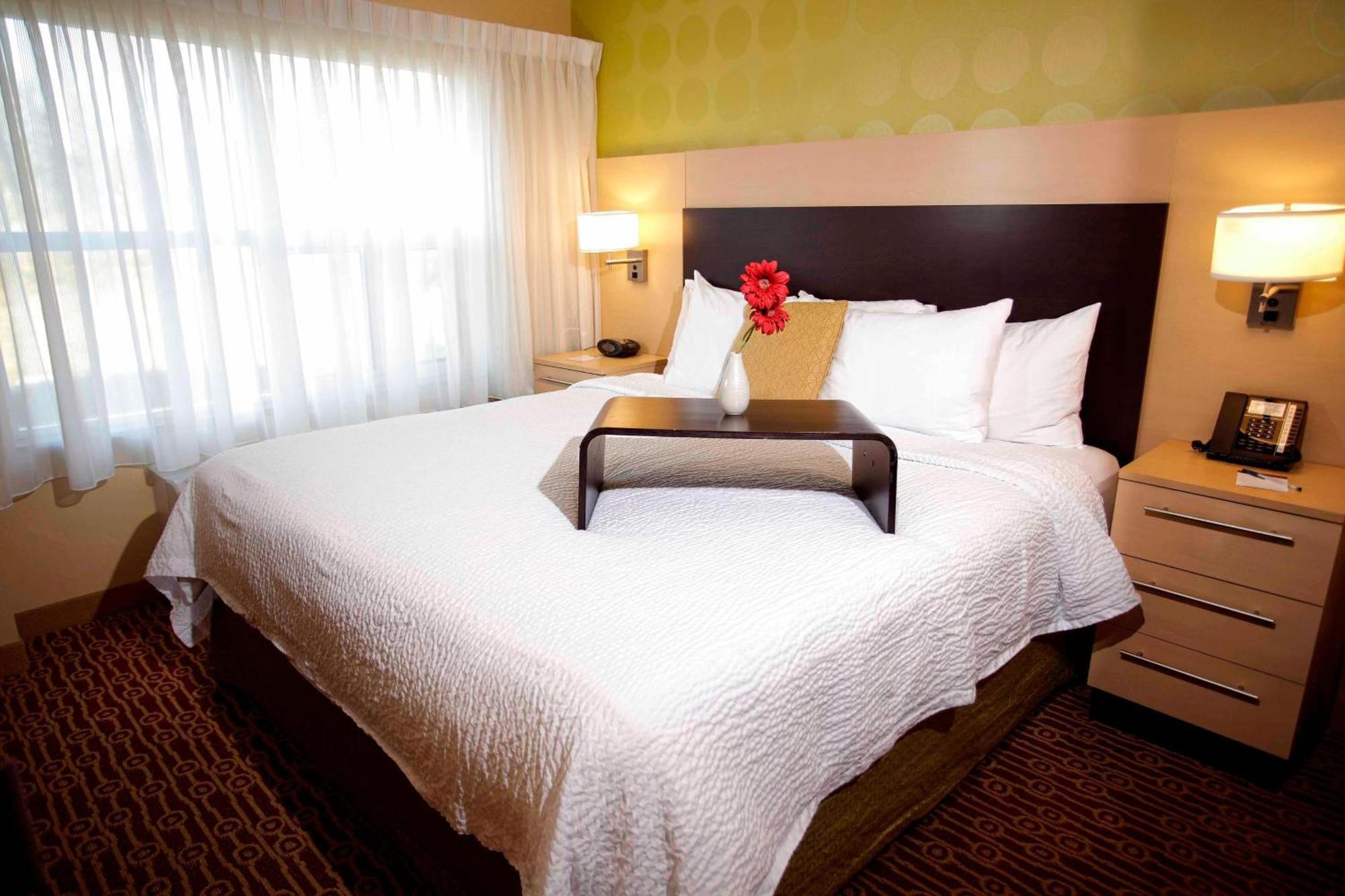 Towneplace Suites By Marriott Sudbury Bagian luar foto