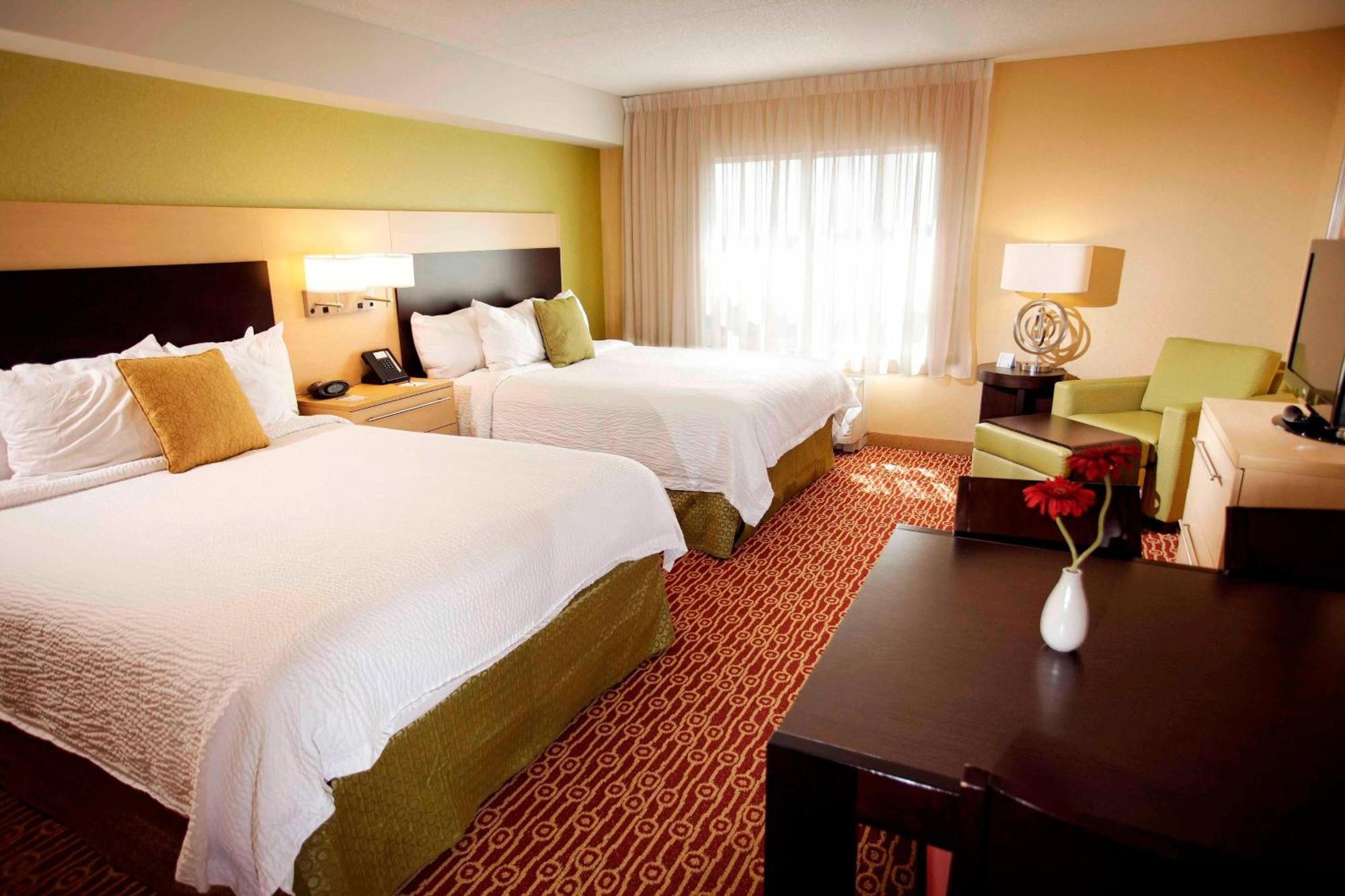 Towneplace Suites By Marriott Sudbury Bagian luar foto