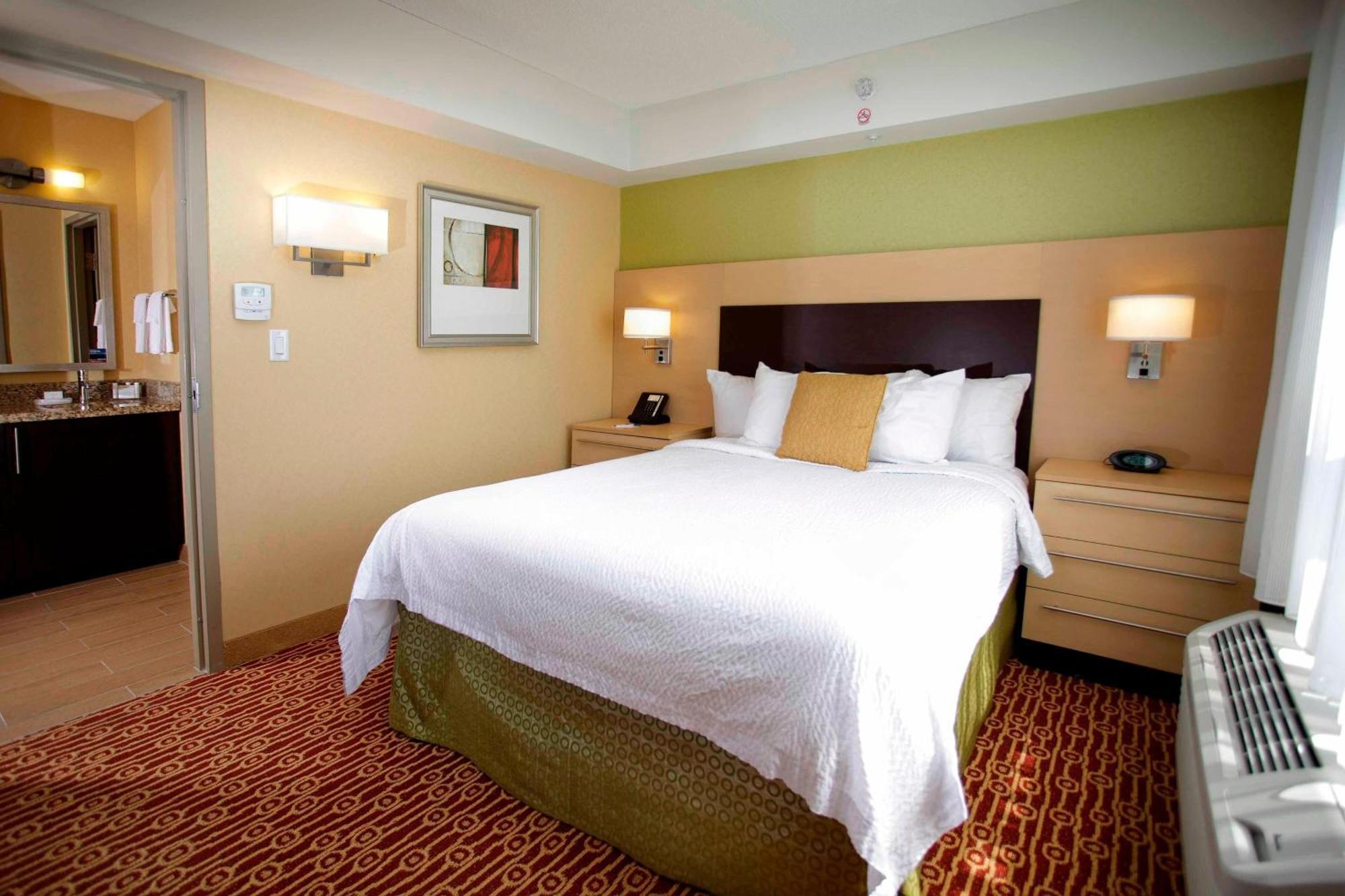 Towneplace Suites By Marriott Sudbury Bagian luar foto