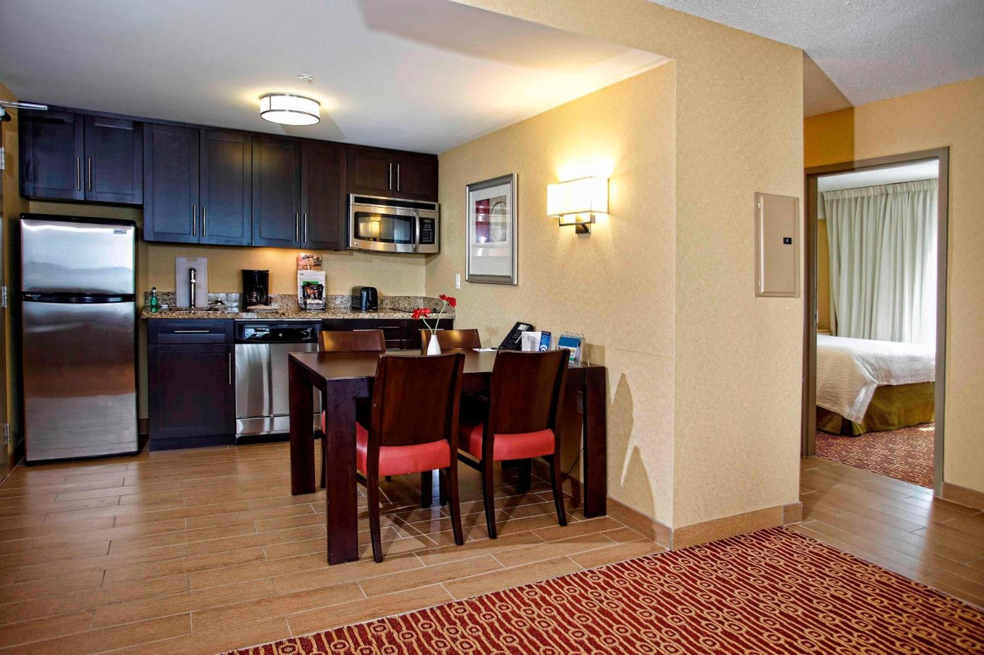 Towneplace Suites By Marriott Sudbury Bagian luar foto