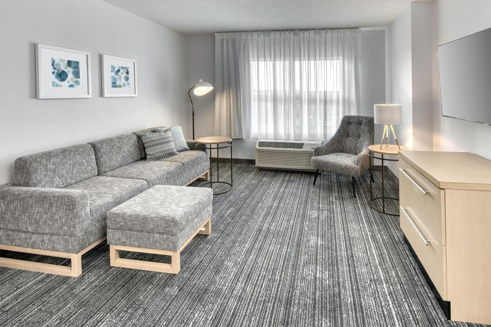Towneplace Suites By Marriott Sudbury Bagian luar foto