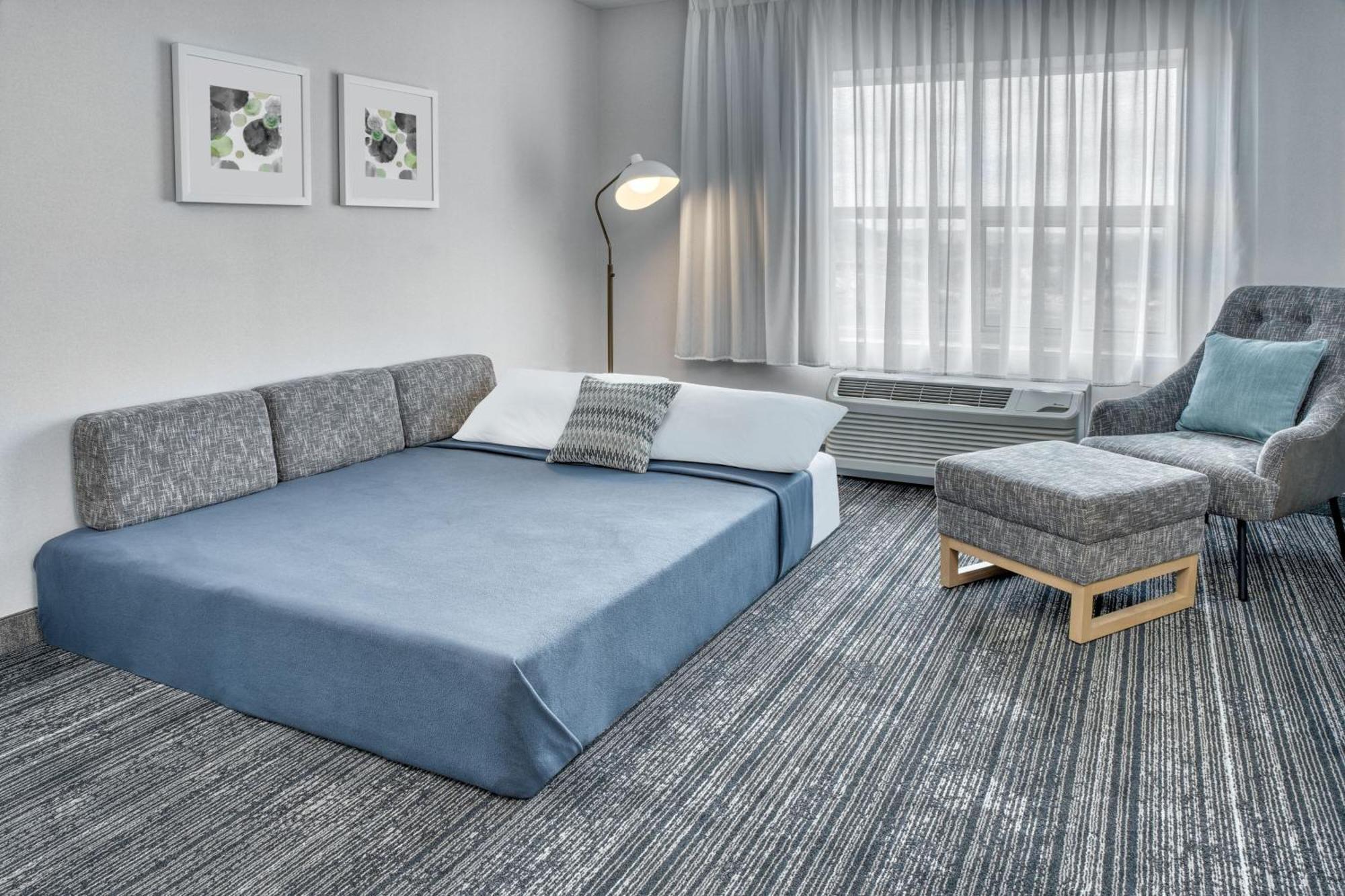 Towneplace Suites By Marriott Sudbury Bagian luar foto
