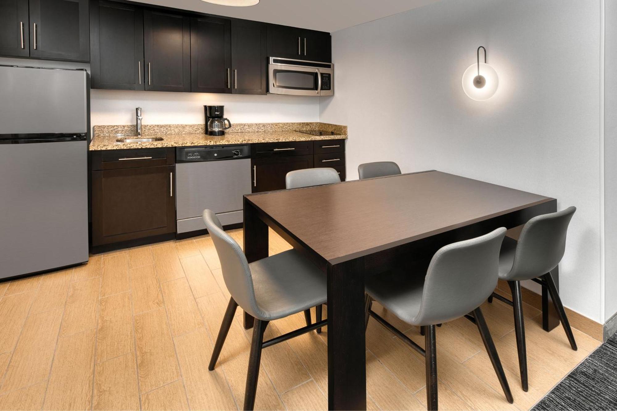 Towneplace Suites By Marriott Sudbury Bagian luar foto