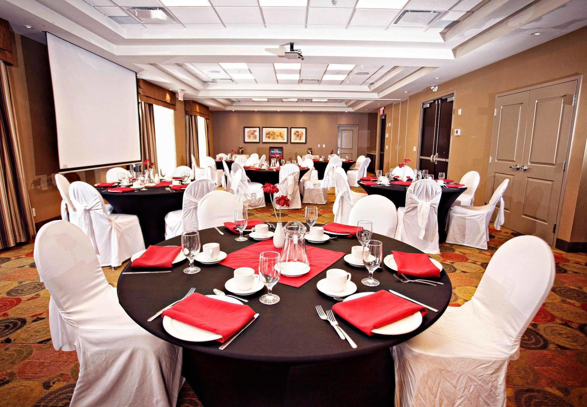 Towneplace Suites By Marriott Sudbury Bagian luar foto